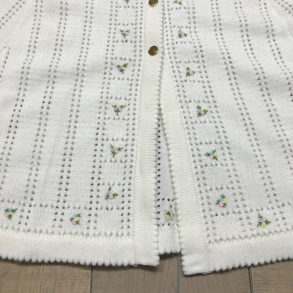 Vintage Sweater Bee by Banff Poncho Cape Womens White embroidered Floral Cottage - Picture 7 of 12